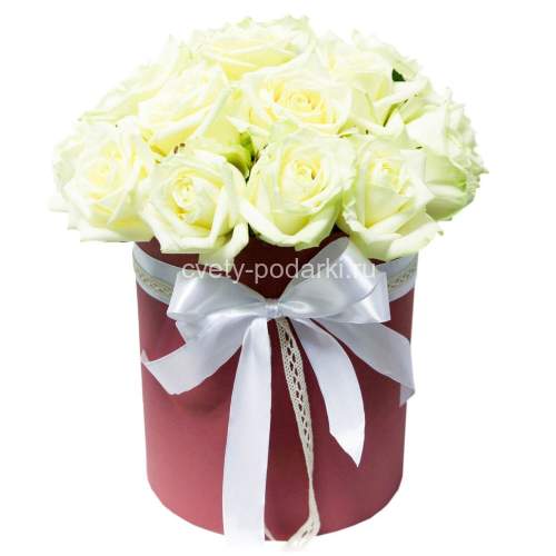 Белые розы в коробке (29 шт.)  